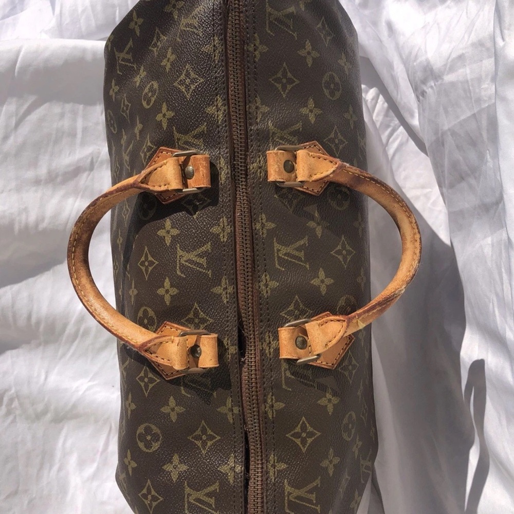 Authentic Louis Vuitton Monogram Speedy 40 – Good Condition w/ Lock & Key - Picture 5 of 16